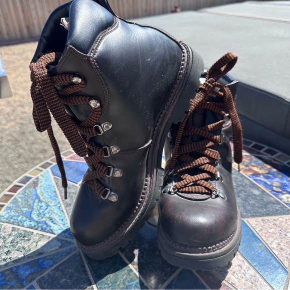 Rugged Outback Black Hiking Boots with Brown Laces 9.5 - Picture 1 of 10